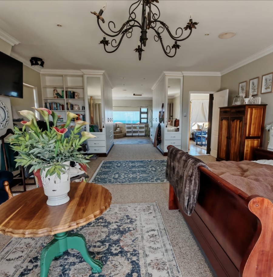 5 Bedroom Property for Sale in Avonddans Western Cape